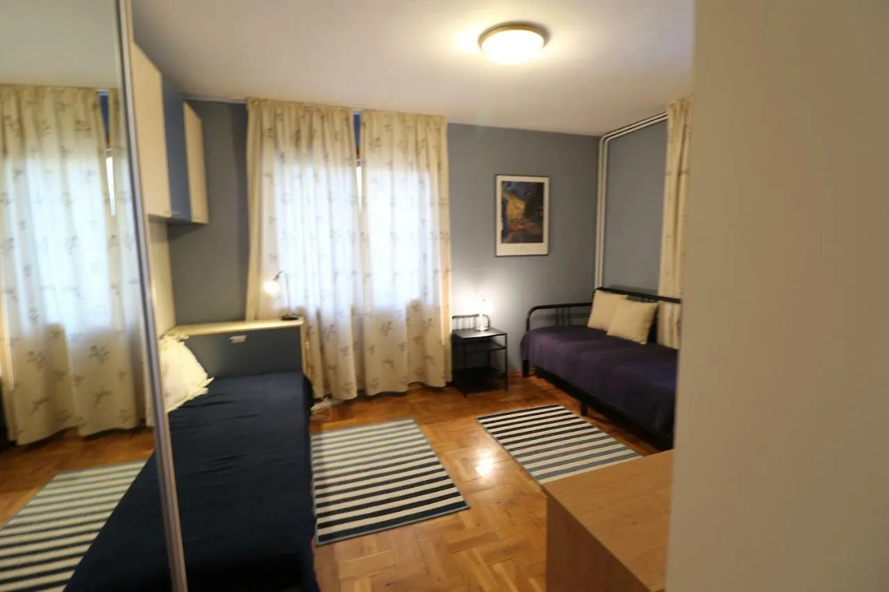 The Burgundy Big Family And Friends Apartment ソフィア 0*,  ブルガリア